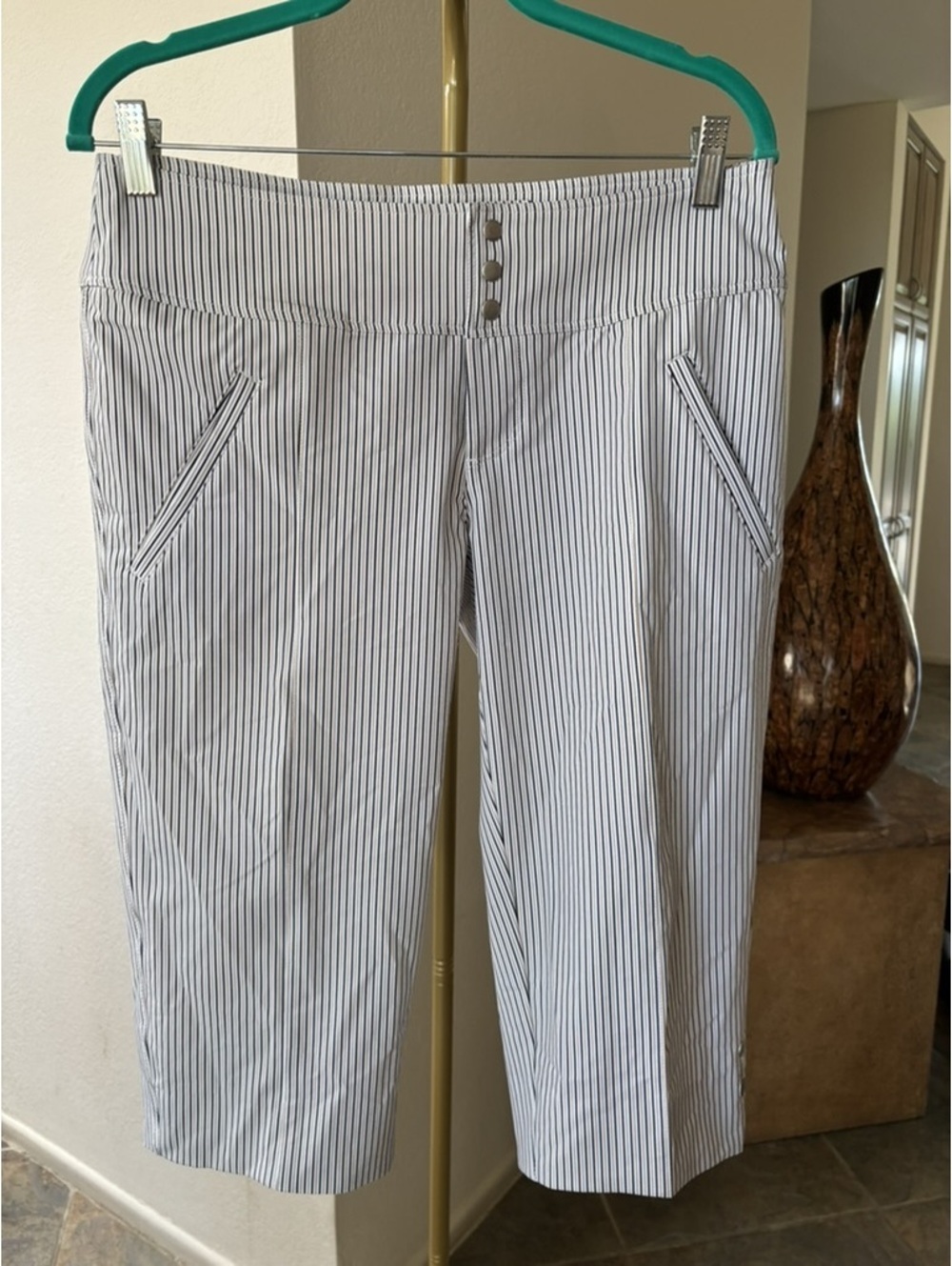 Jofit Slimmer Black White Pinstripe Golf Pedal Pushers 6 NWT
